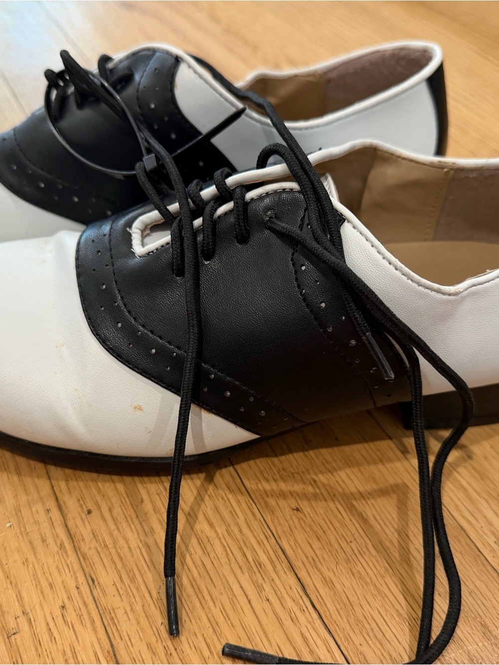 Ellie Black and White Men’s Derby Oxfords